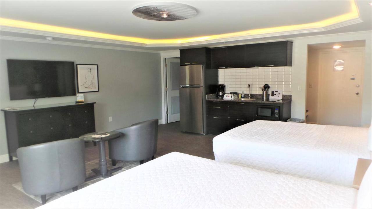 Deluxe Double Room with Balcony,1010322370:JPEG