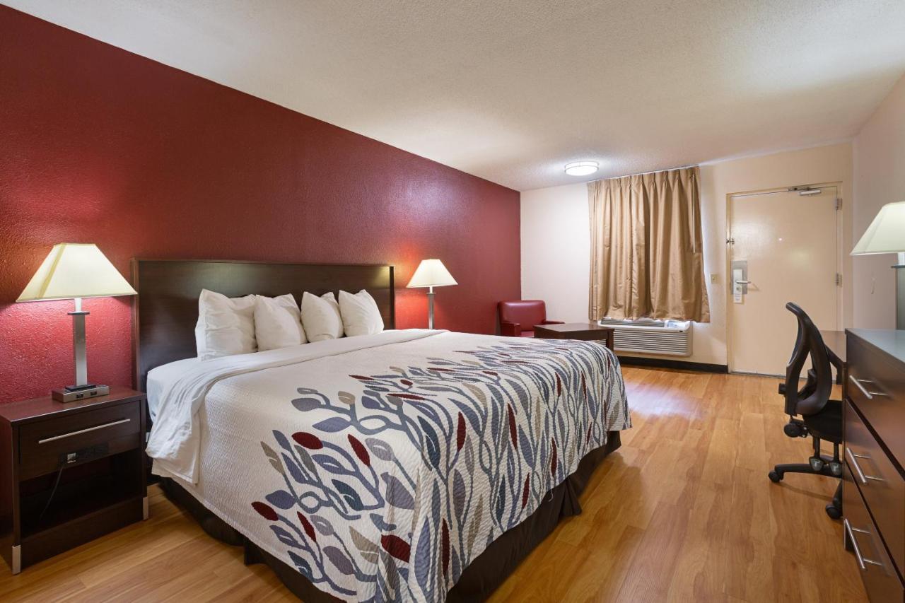 Deluxe King Room - Non-Smoking