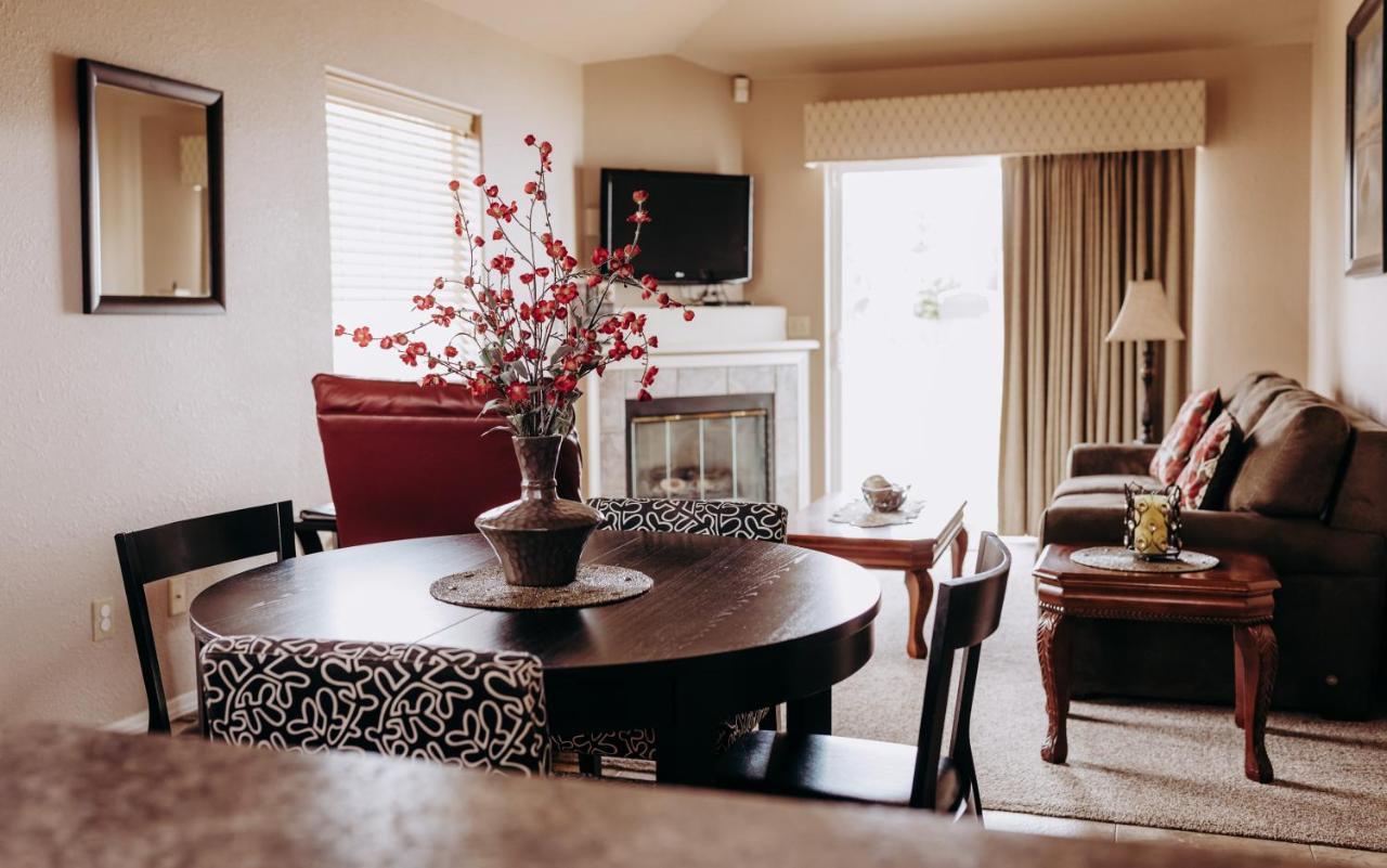 Deluxe Queen Suite