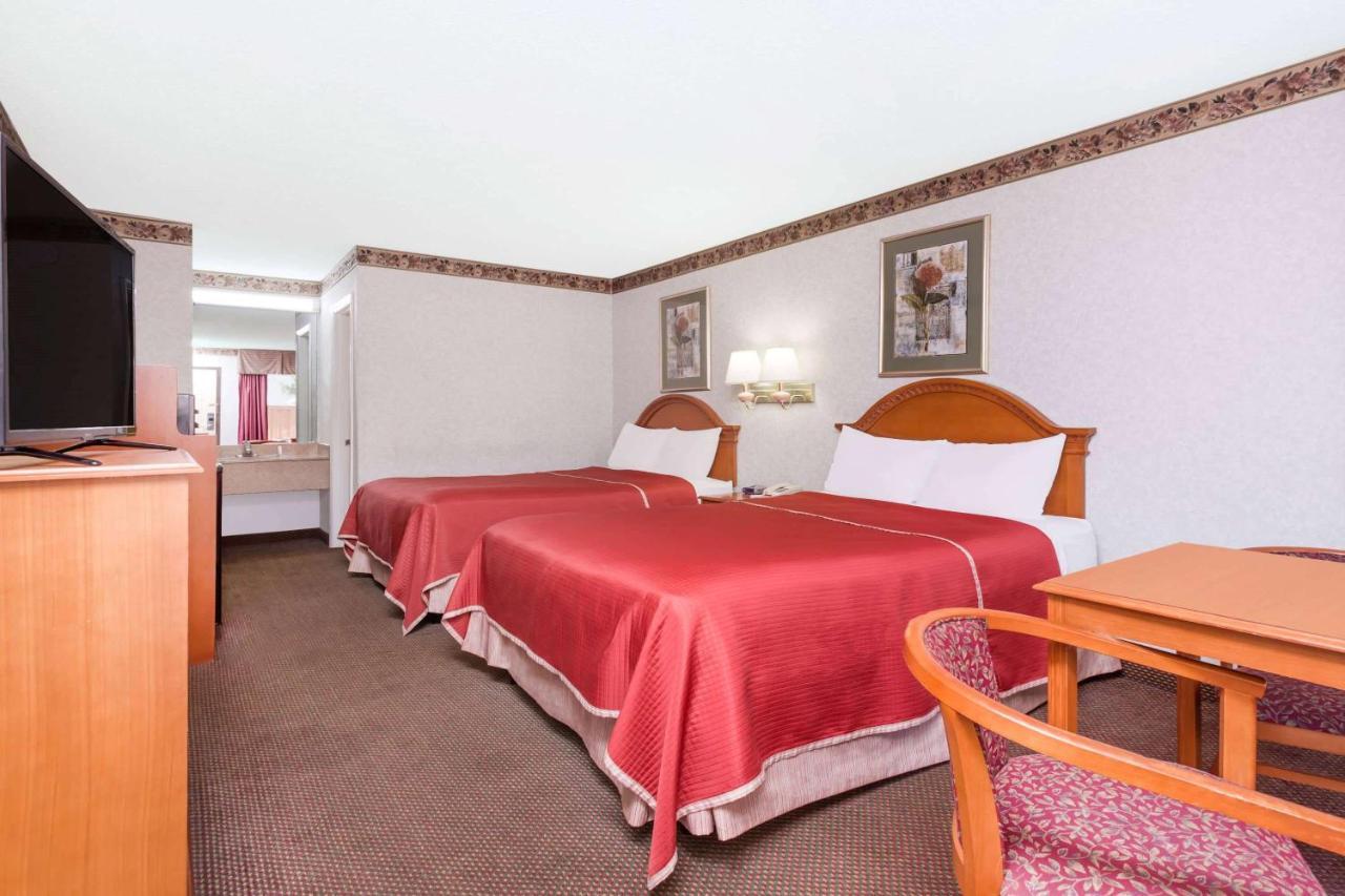 Queen Room with Two Queen Beds - Non-Smoking,1275873937:JPEG