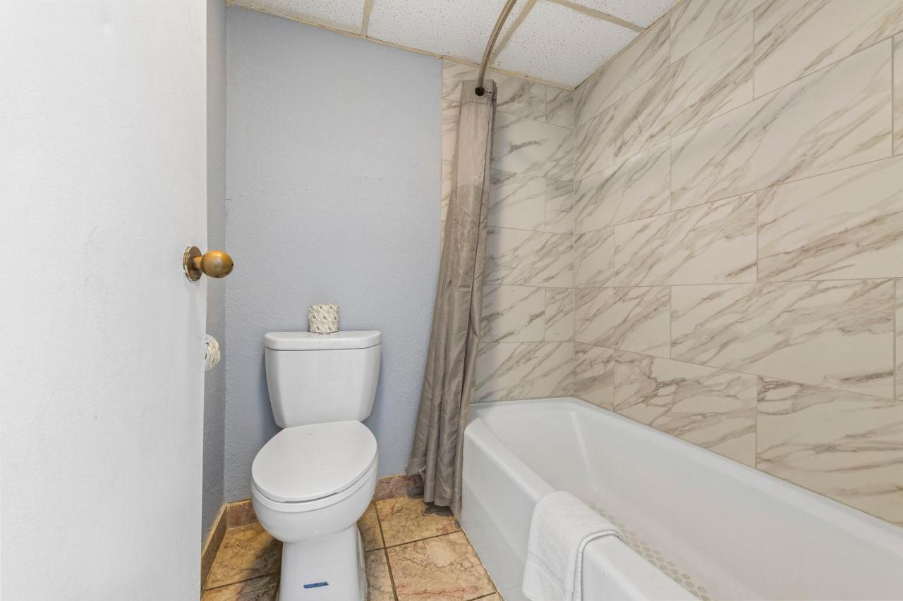 One-Bedroom Double Suite - Non-Smoking,1090182579:JPEG