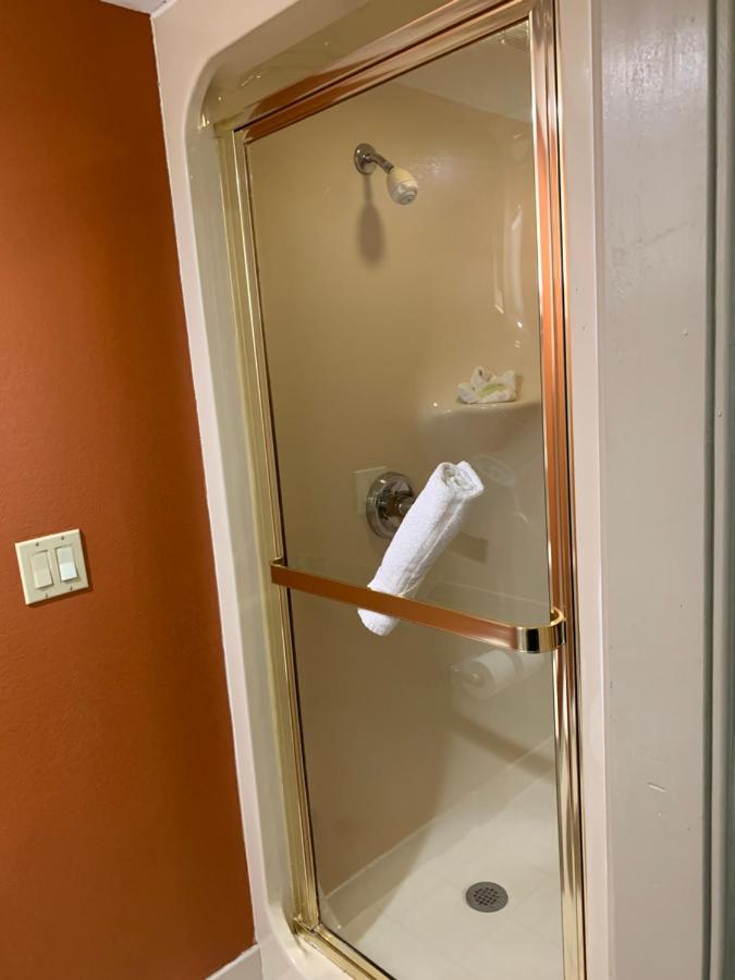 Chambre Double Standard avec 2 Lits Doubles - Non-Fumeurs