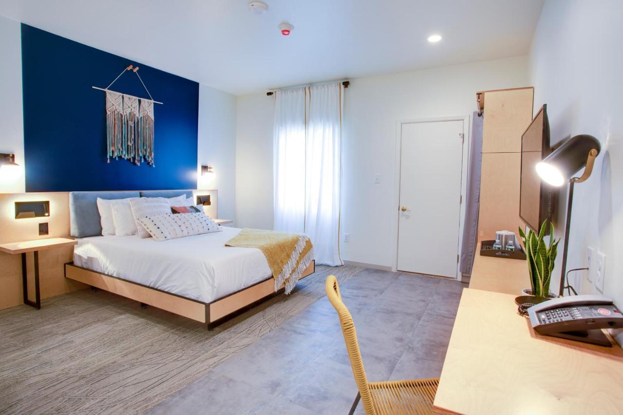 Deluxe King Room,1112052657:JPEG