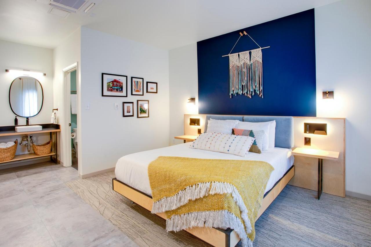 Deluxe Full Room,1112052684:JPEG