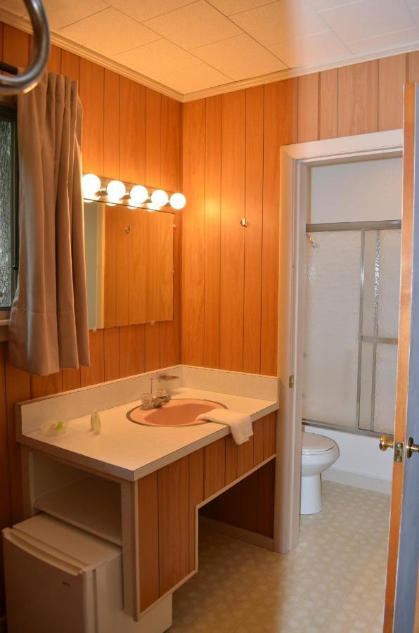 Deluxe Double Queen Room
