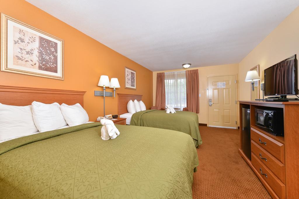 Double Room with Two Double Beds - Non-Smoking