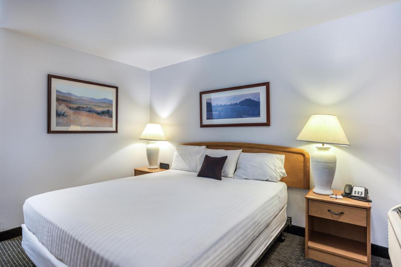 Deluxe King Suite