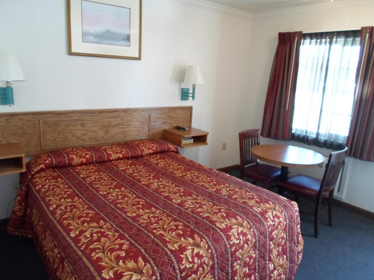 Queen Room,61057474:JPEG