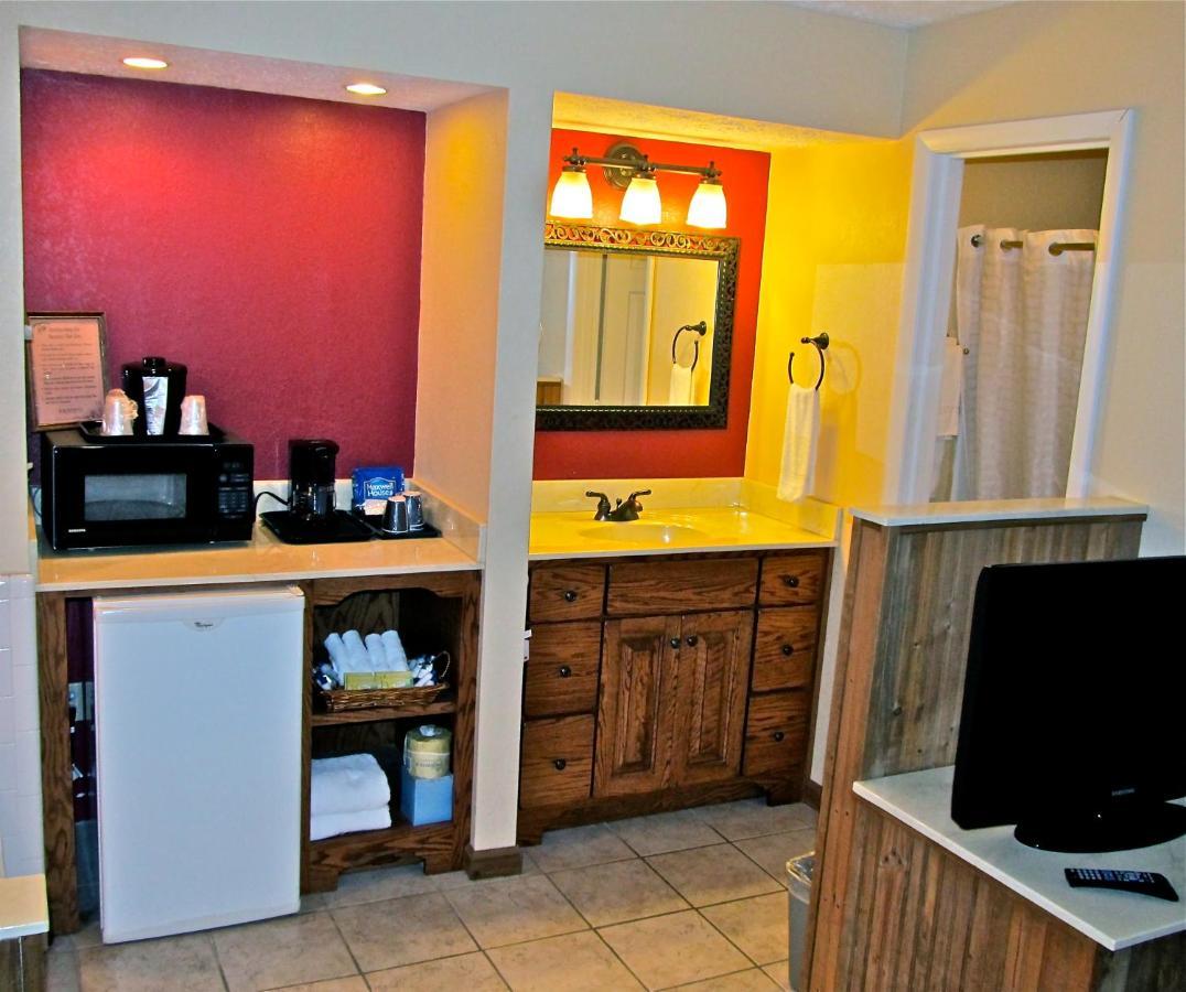 Deluxe King Suite