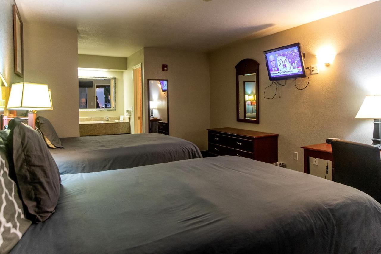 Queen Room with Two Queen Beds,1193163592:JPEG