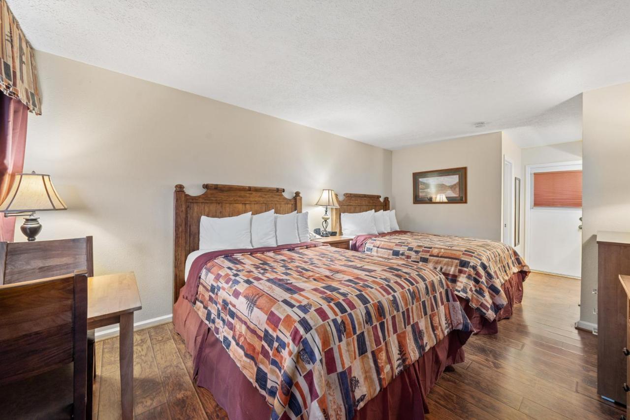 Double Room Creekside - Non-Smoking