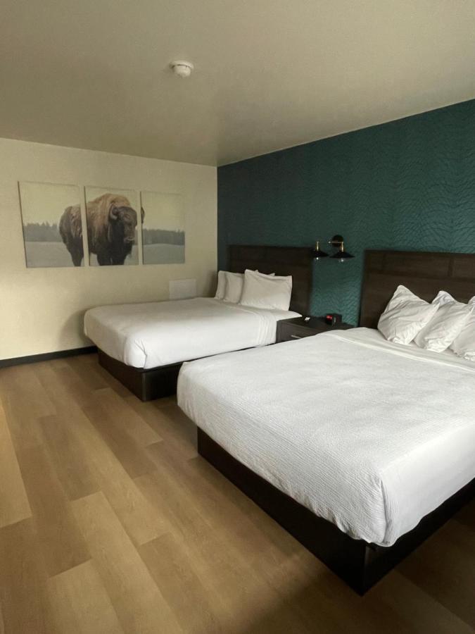 Standard Queen Room Two Queen Beds