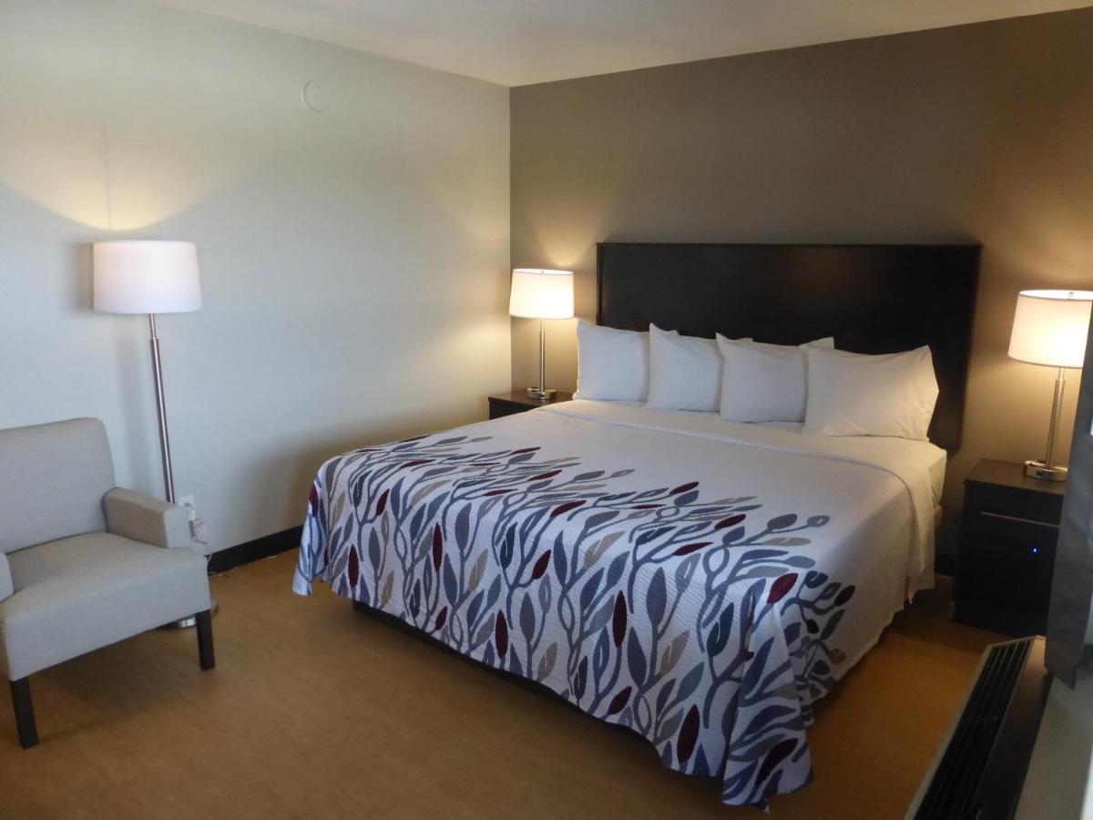 Deluxe Room with One Queen Bed Non-Smoking,1207422238:JPEG