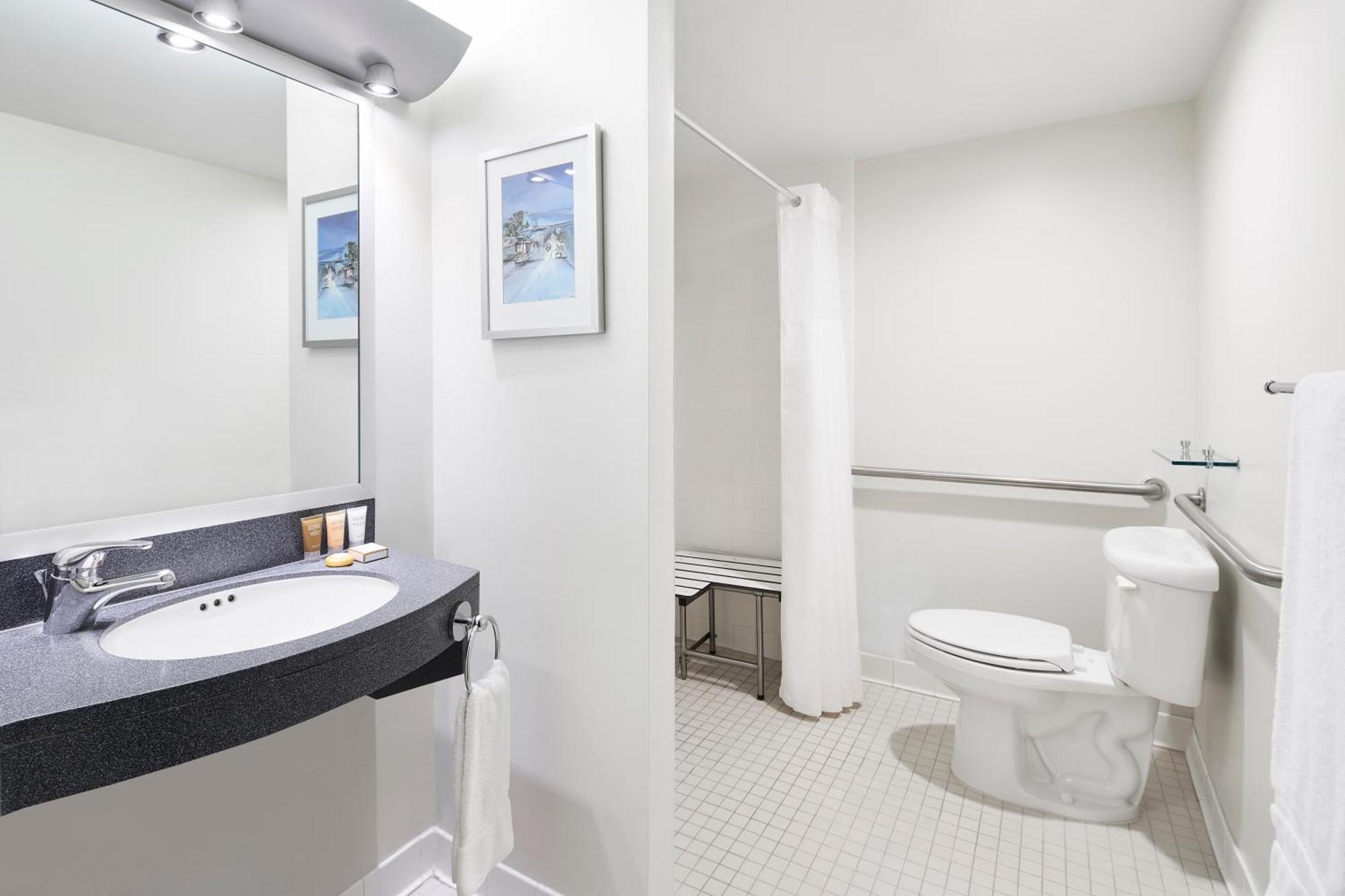Chambre Lit Queen-size - Accessible aux Personnes à Mobilité Réduite