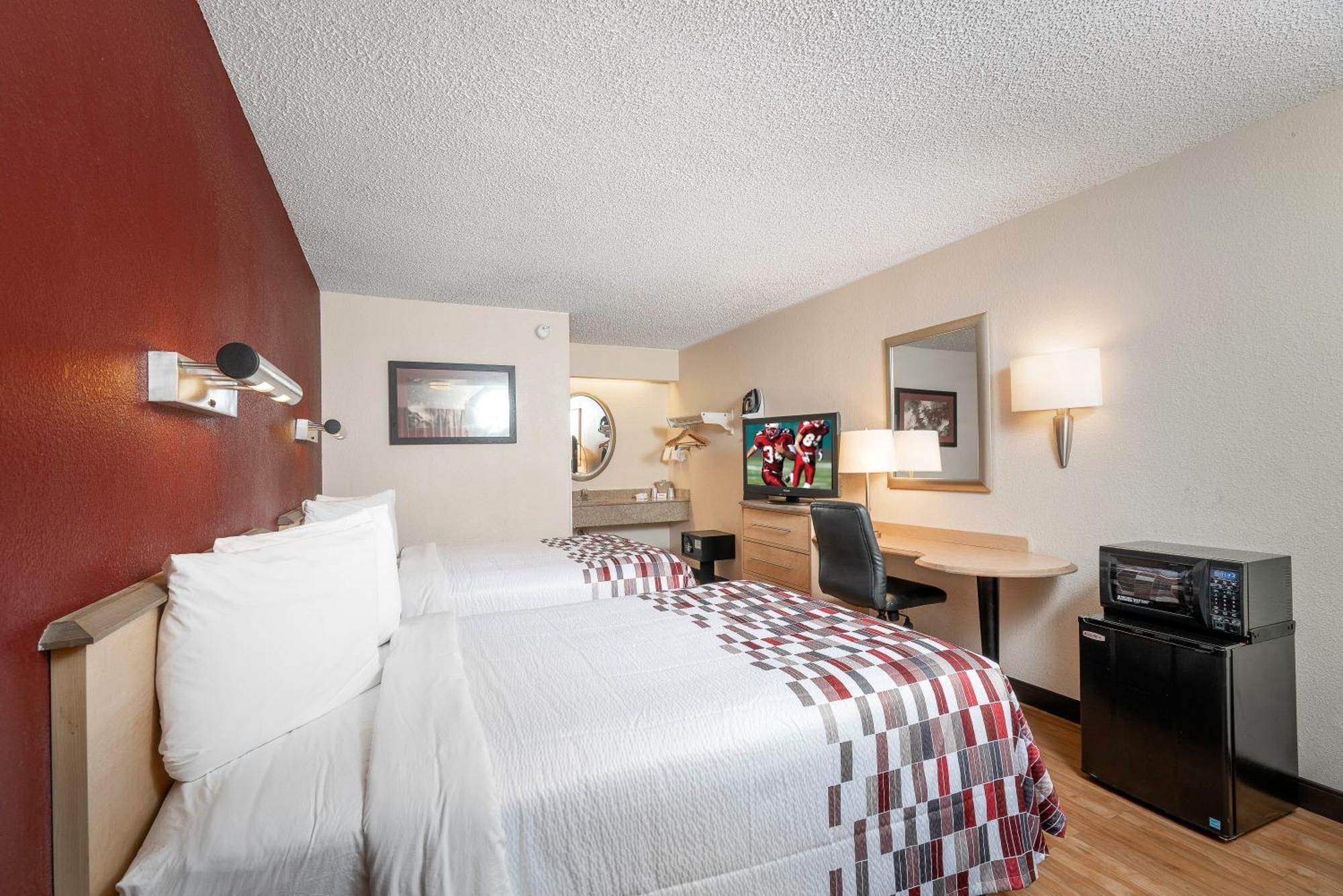 Deluxe Room Two Double Beds Smoke