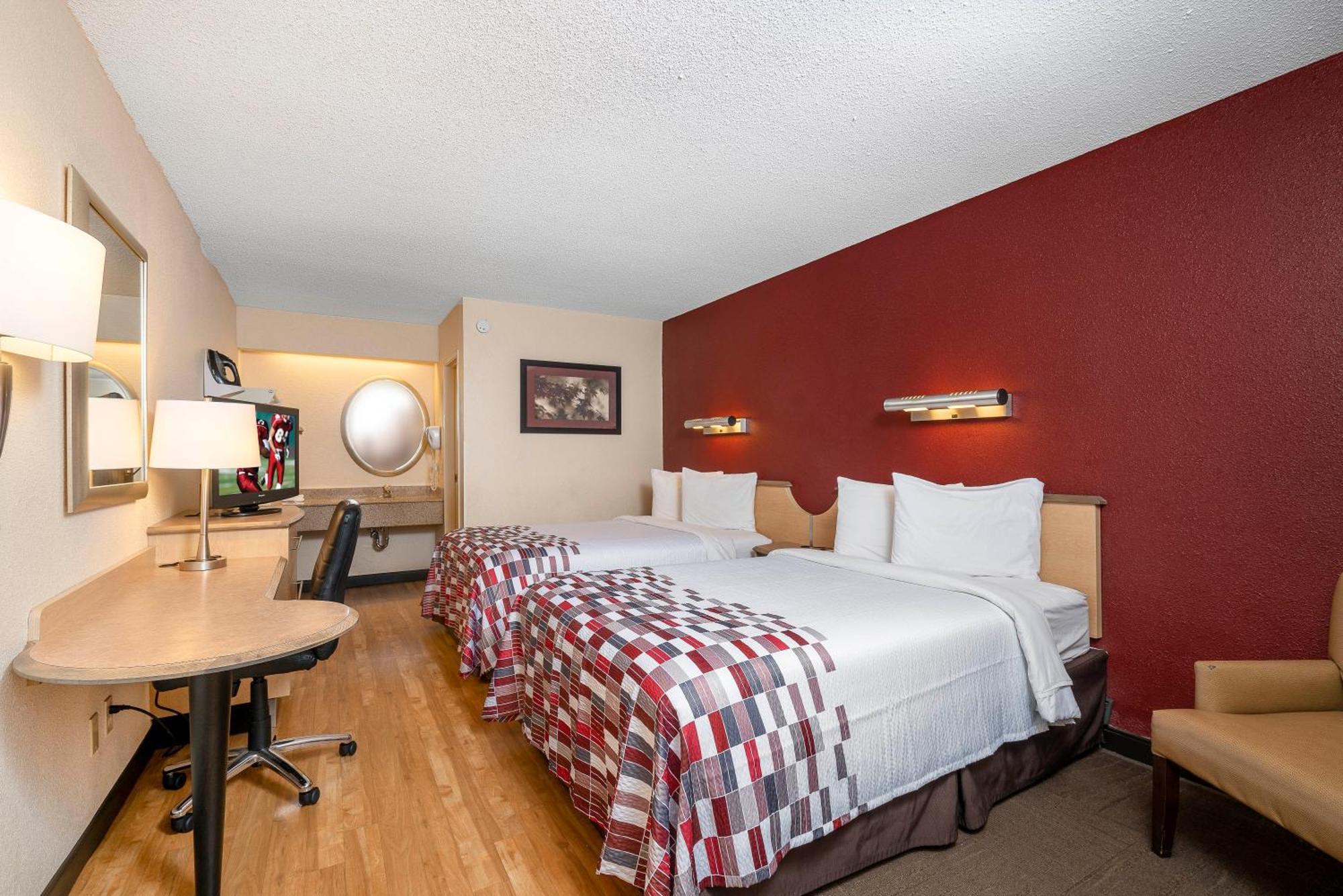 Deluxe Room Two Double Beds Smoke