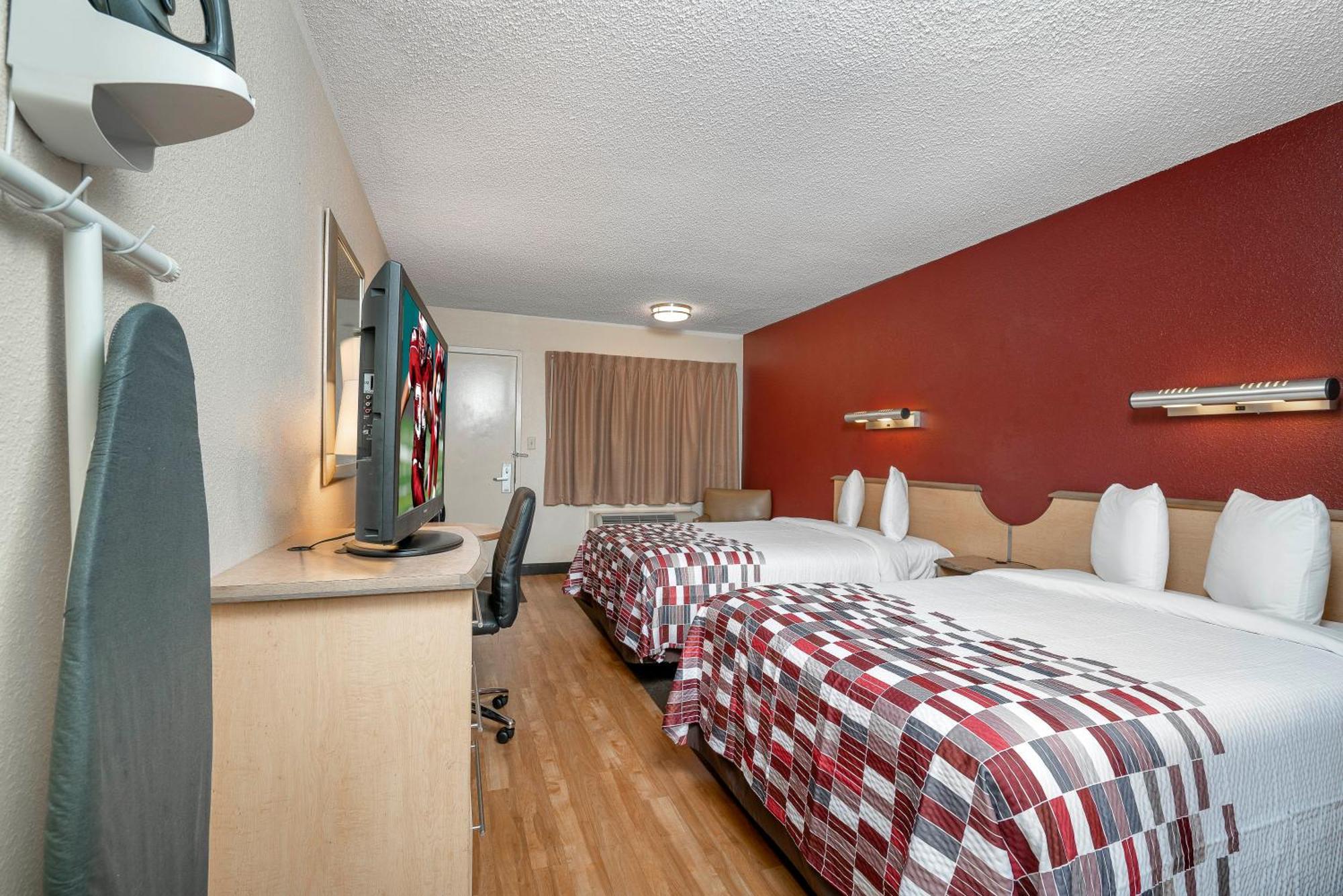 Deluxe Room Two Double Beds Smoke