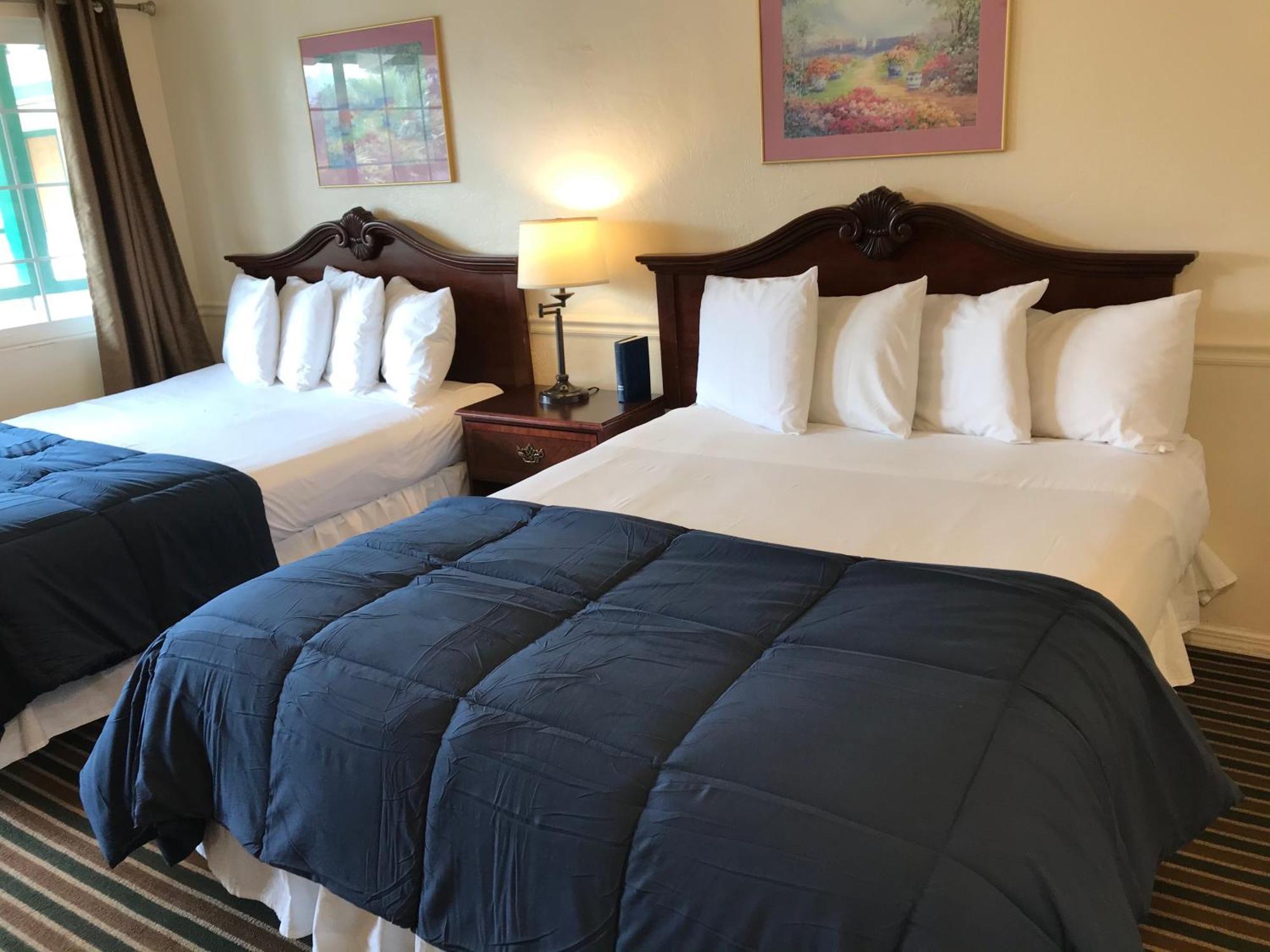 Room with 2 Queen Beds,1211155519:JPEG