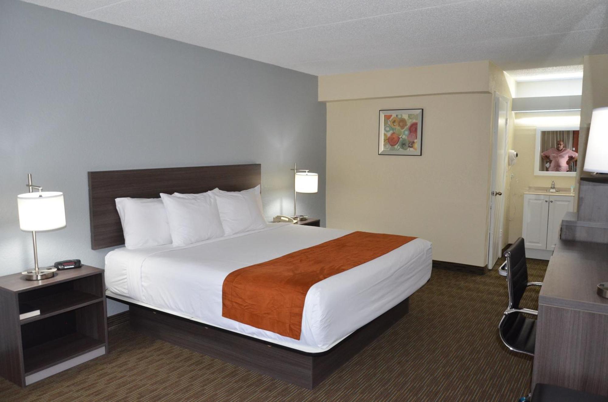 One-Bedroom King Suite Non-Smoking