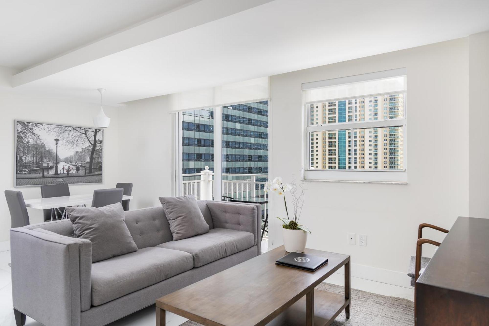 Luxury One Bedroom Suite Balcony,1211663740:JPEG