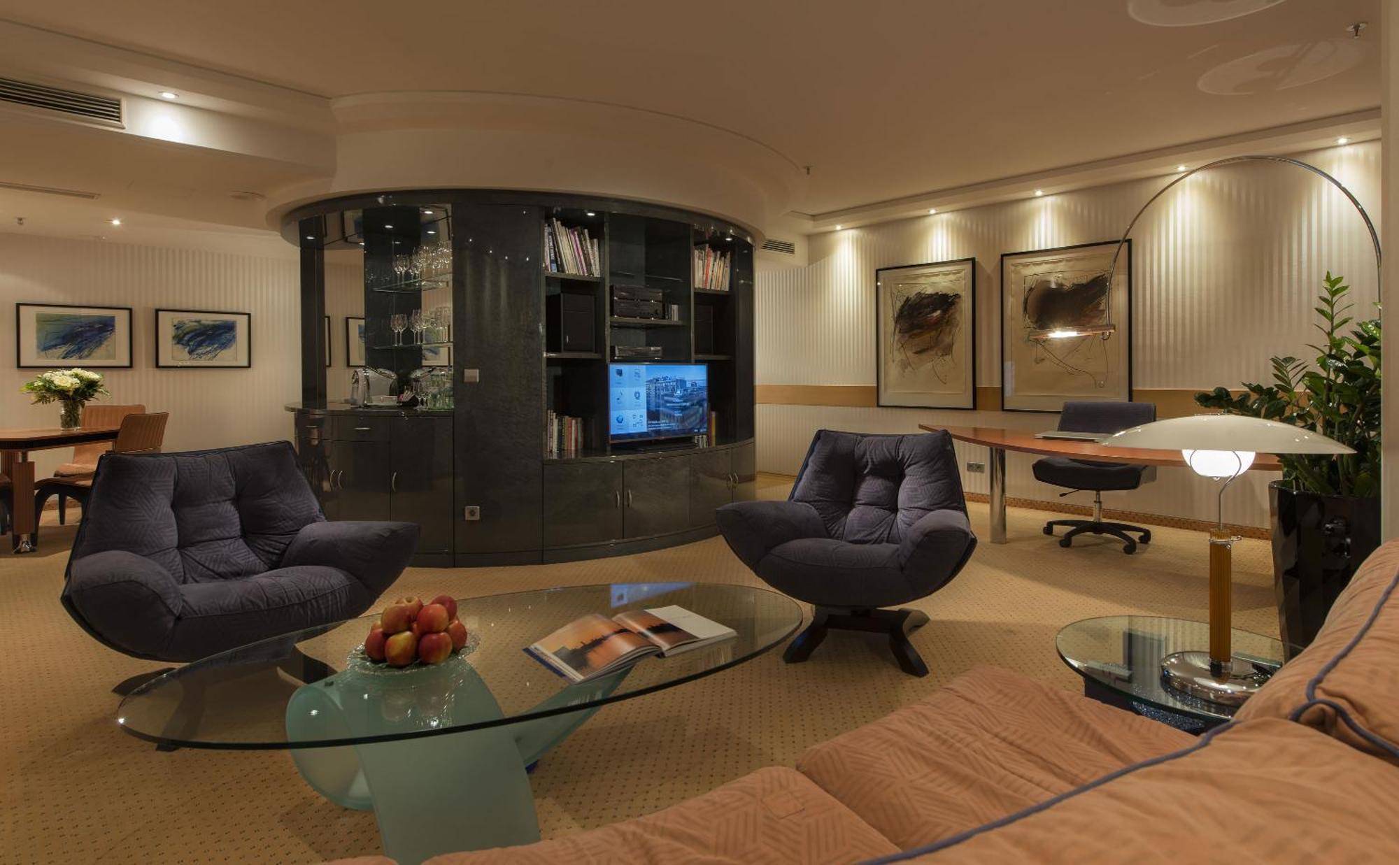 Suite with City View,1211758426:JPEG