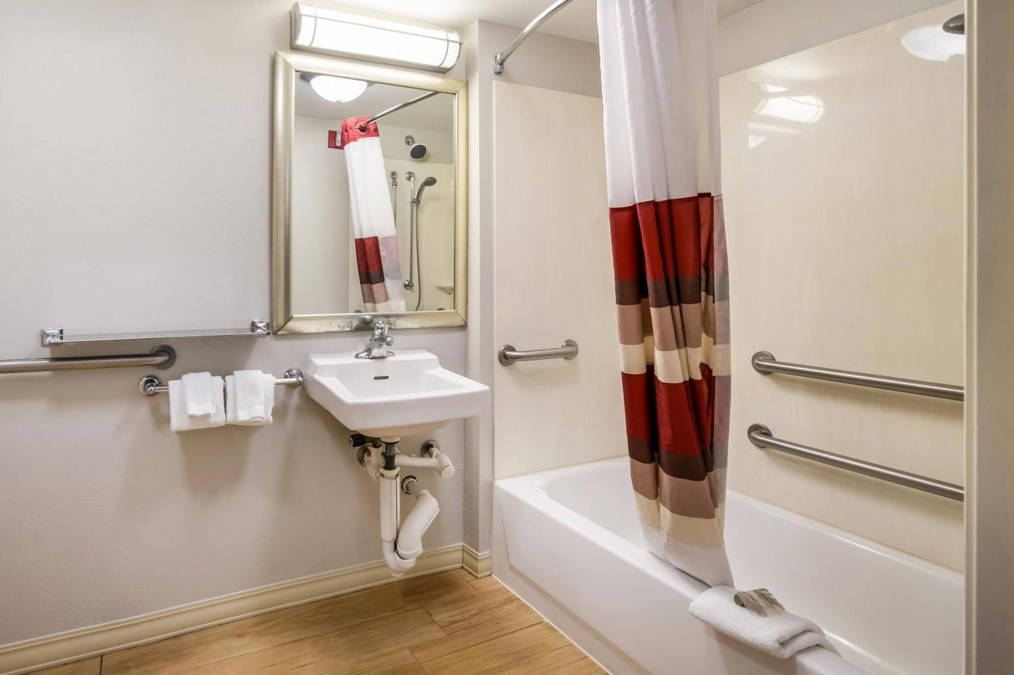 Deluxe King Room Disability Access Smoke Free,1212014785:JPEG