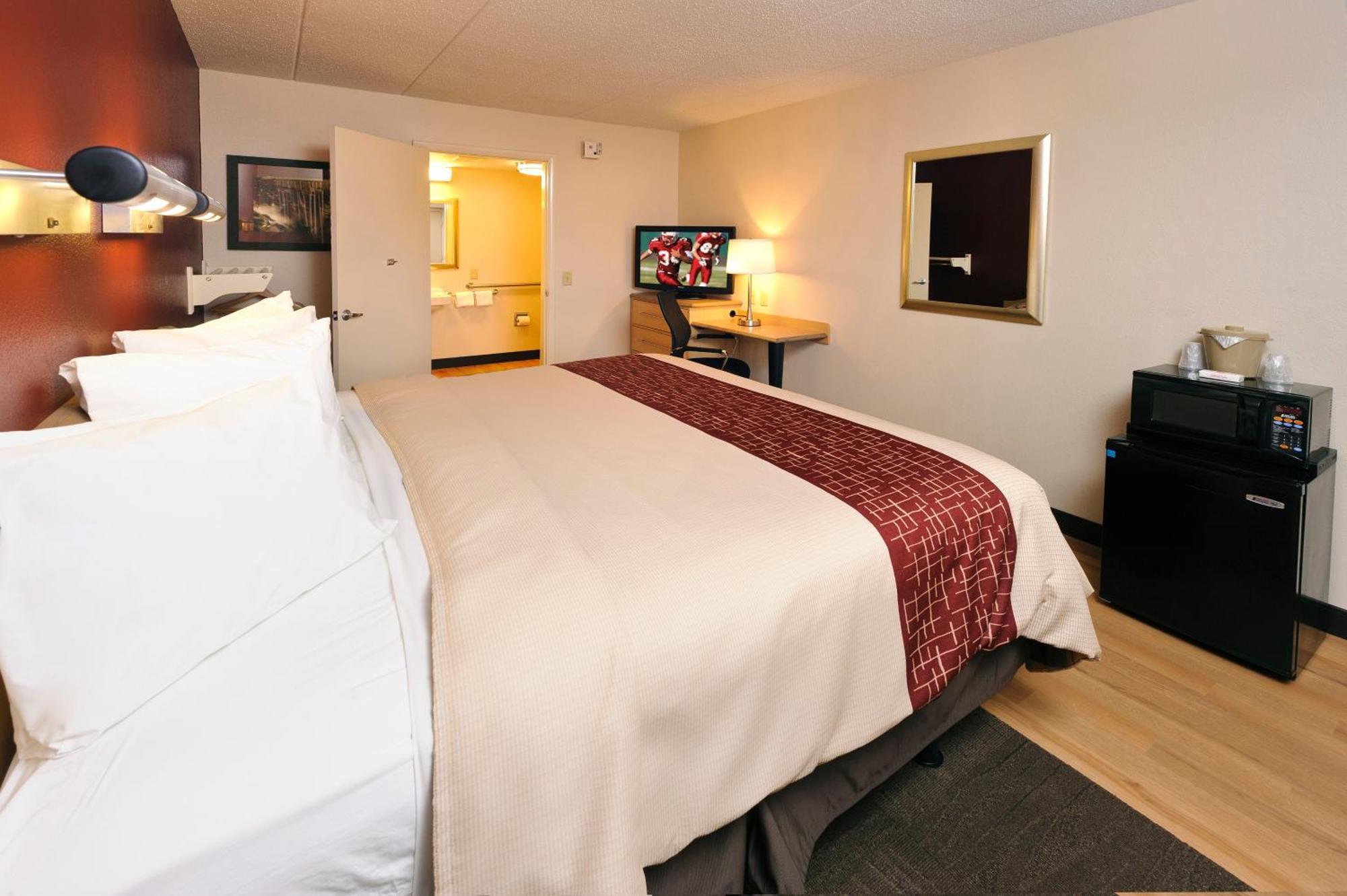Deluxe King Room Disability Access Smoke Free,1227198473:JPEG