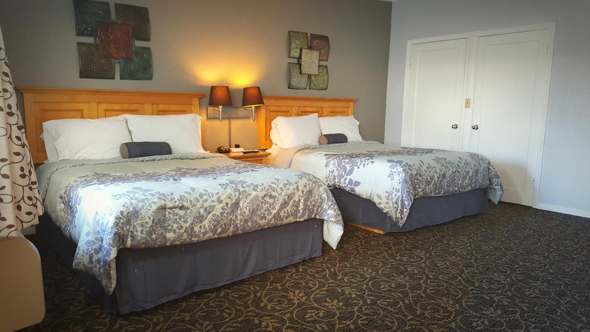 Queen Room Two Queen Beds,1217603440:JPEG