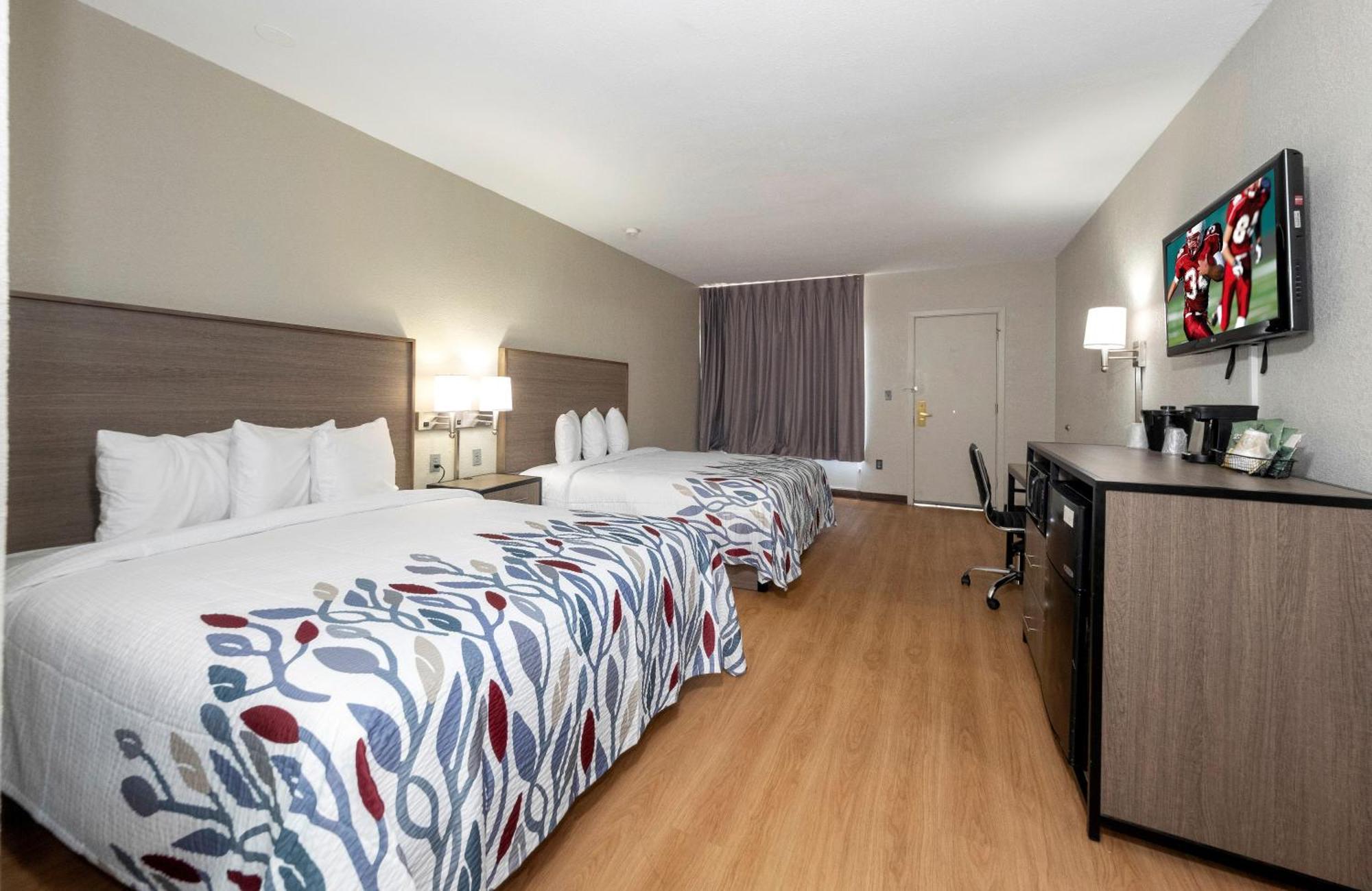 Deluxe Double Room with Two Double Beds - Disability Access/ Non-Smoking