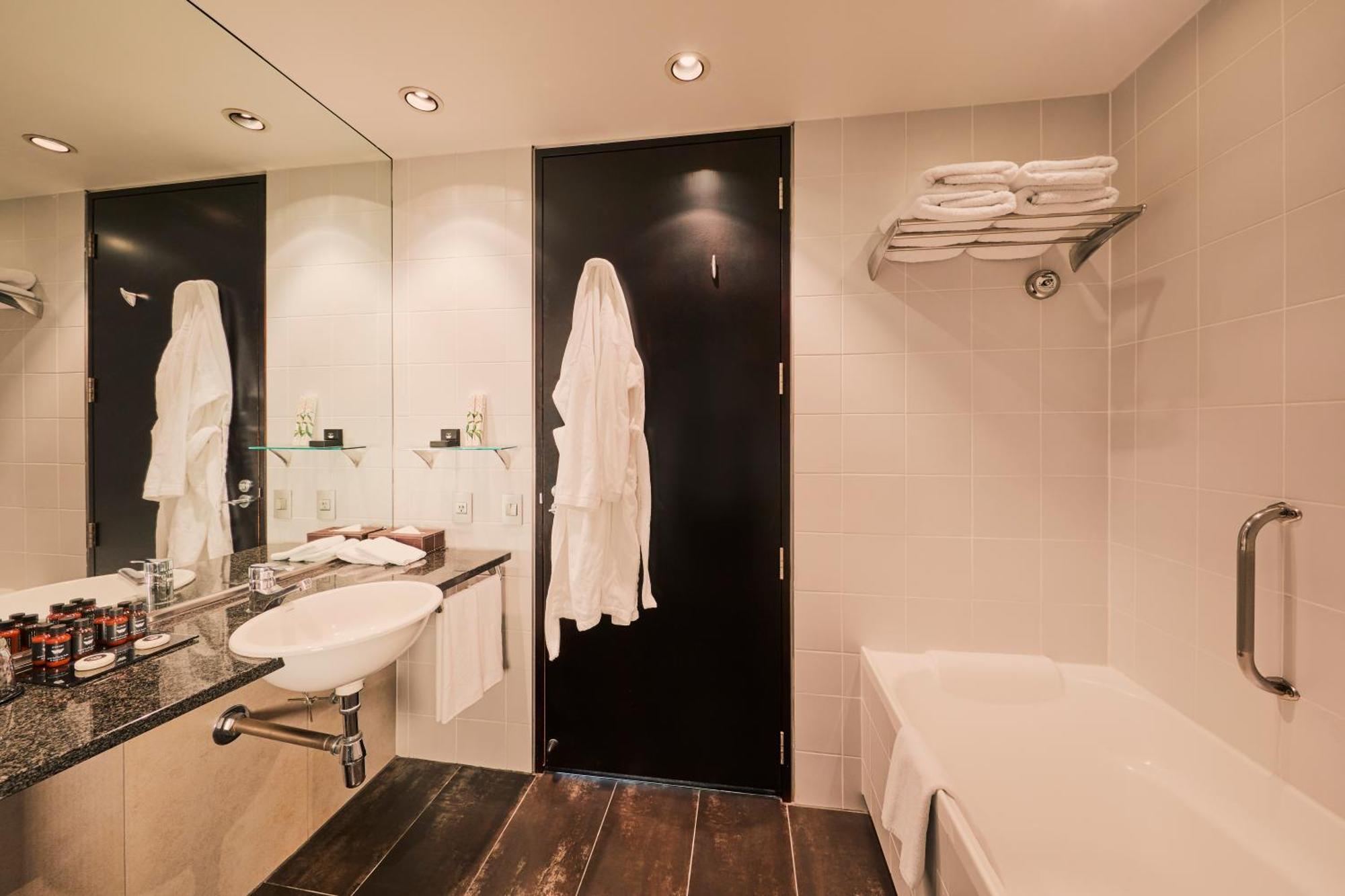 Premium King Suite,1222308835:JPEG