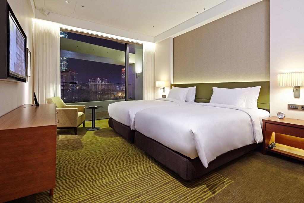 Executive Twin Suite City View