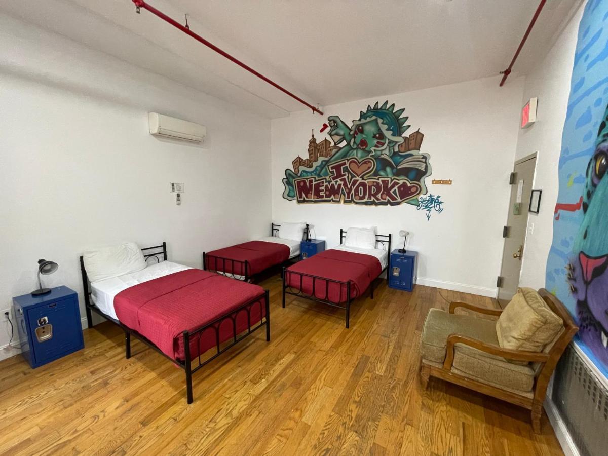 Single Bed 4-Bed Female Dormitory Private Bathroom