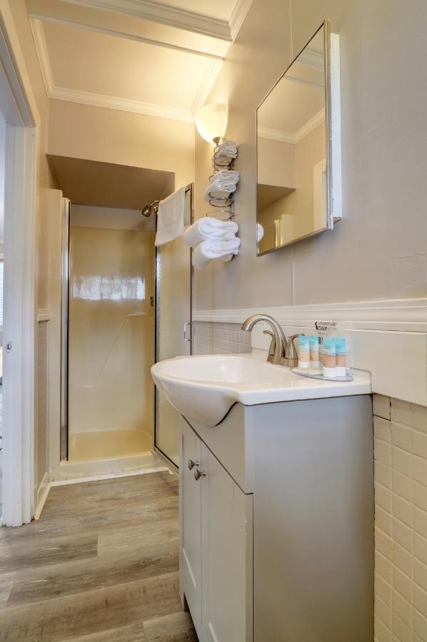 Limited View King Bed - 1st or 2nd floor,1258126270:JPEG