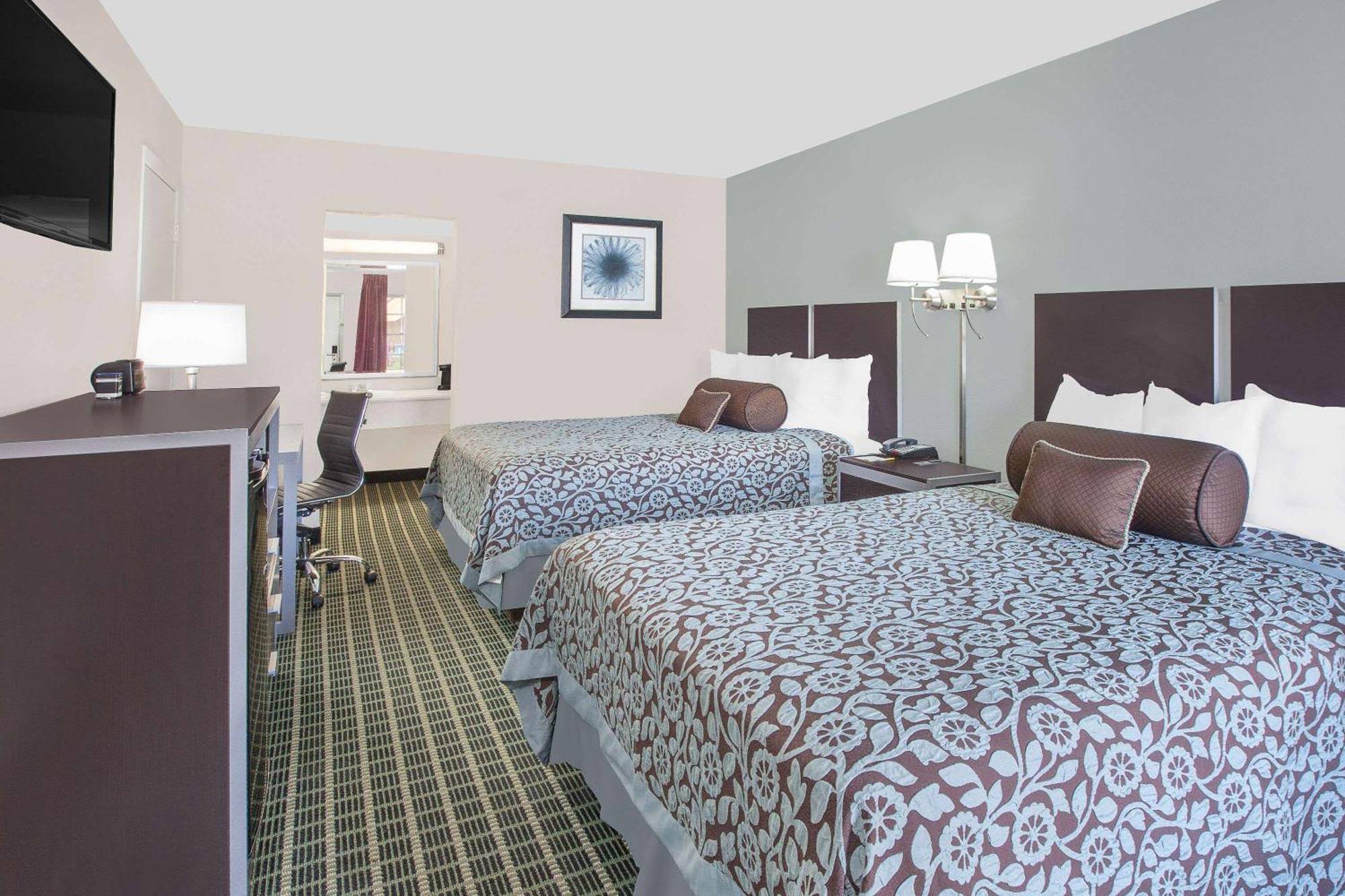 Quarto Queen com 2 Camas Queen-Size - Não Fumantes