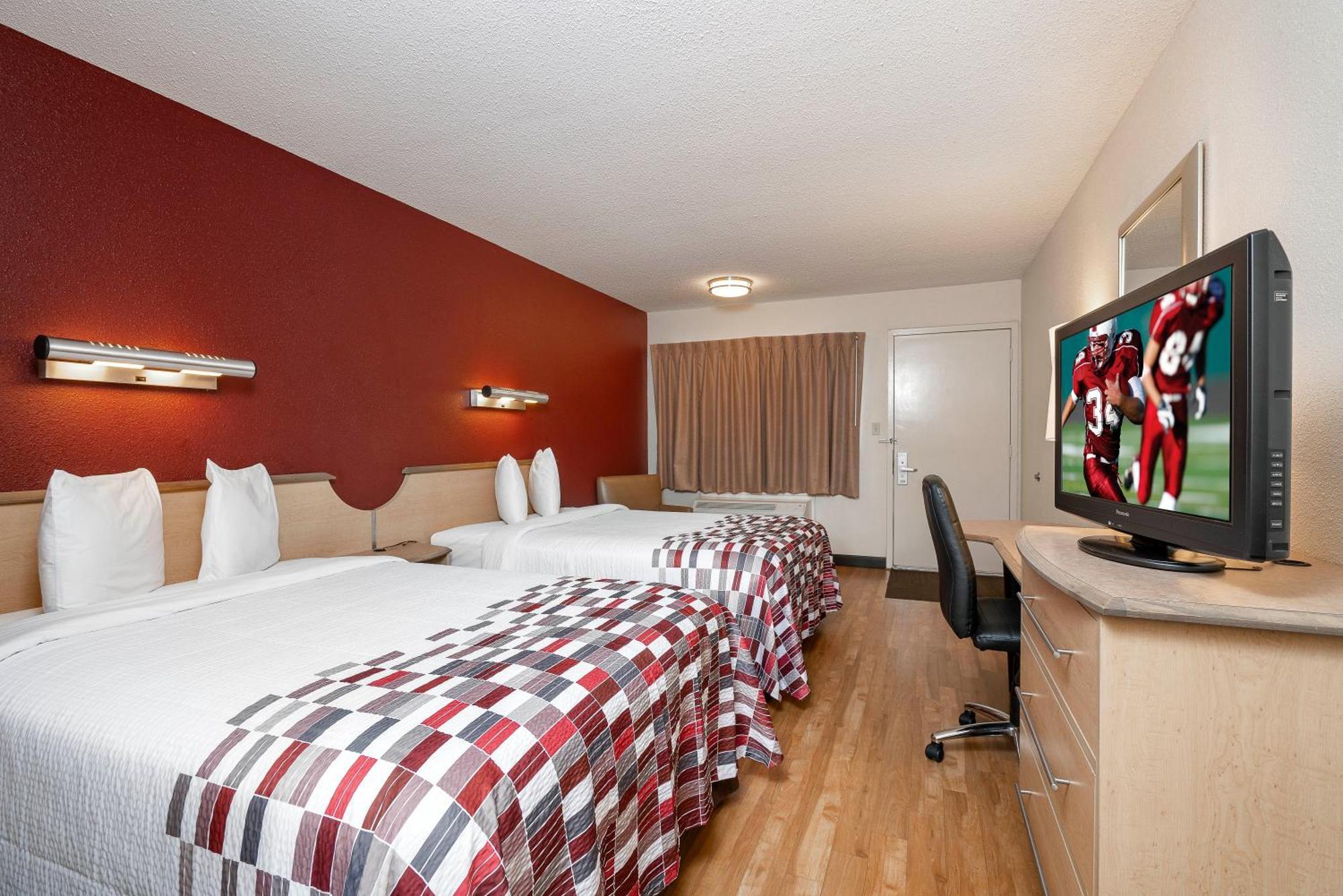 Deluxe Room Two Double Beds Smoke