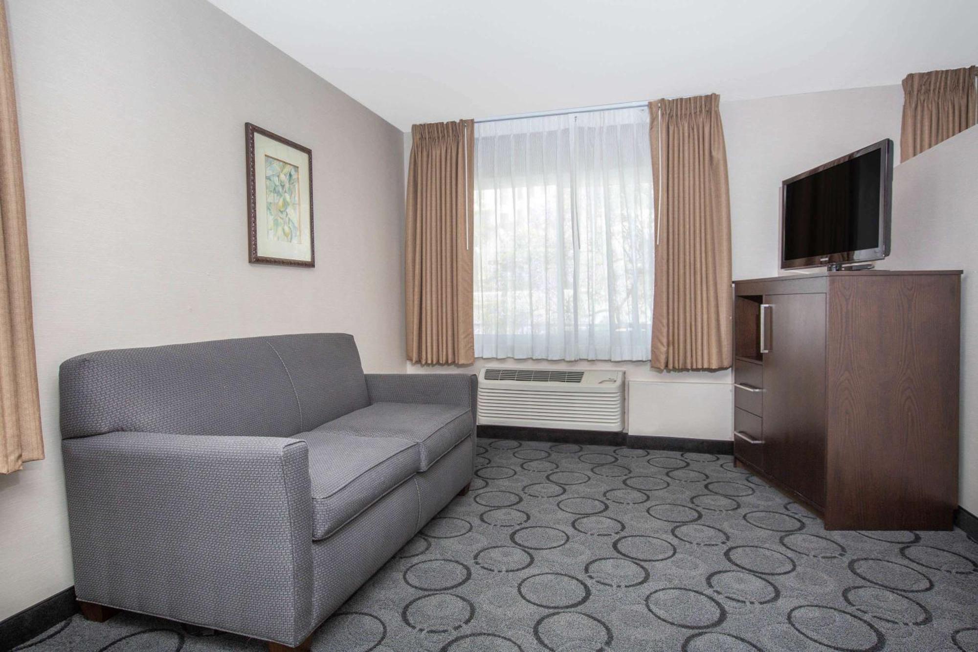 2 Queen Beds, Studio Suite, Non-Smokin,1275690634:JPEG
