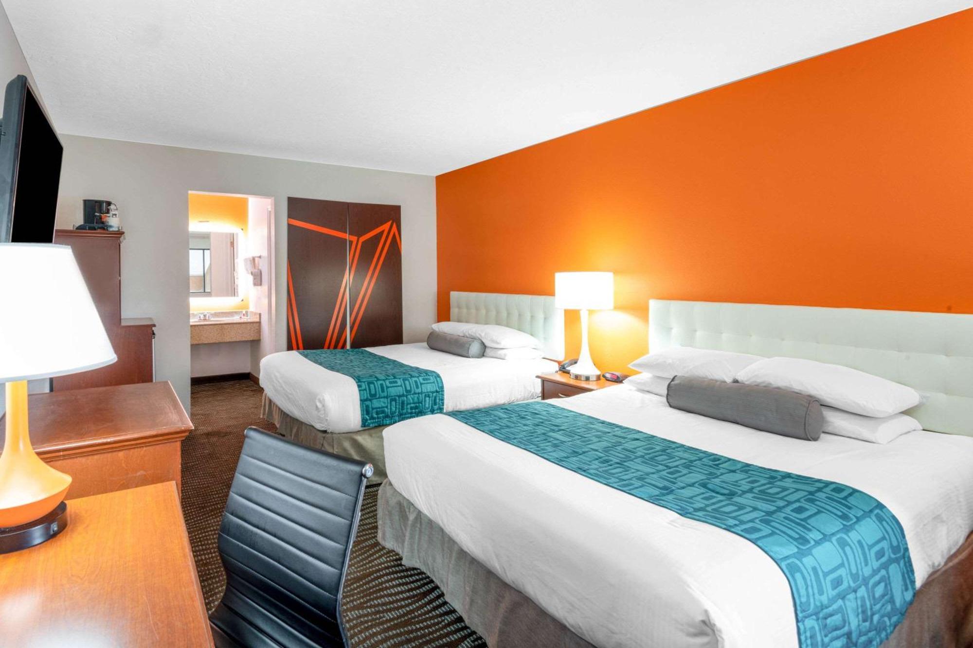 Queen Room with Two Queen Beds - Non-Smoking,1276011571:JPEG