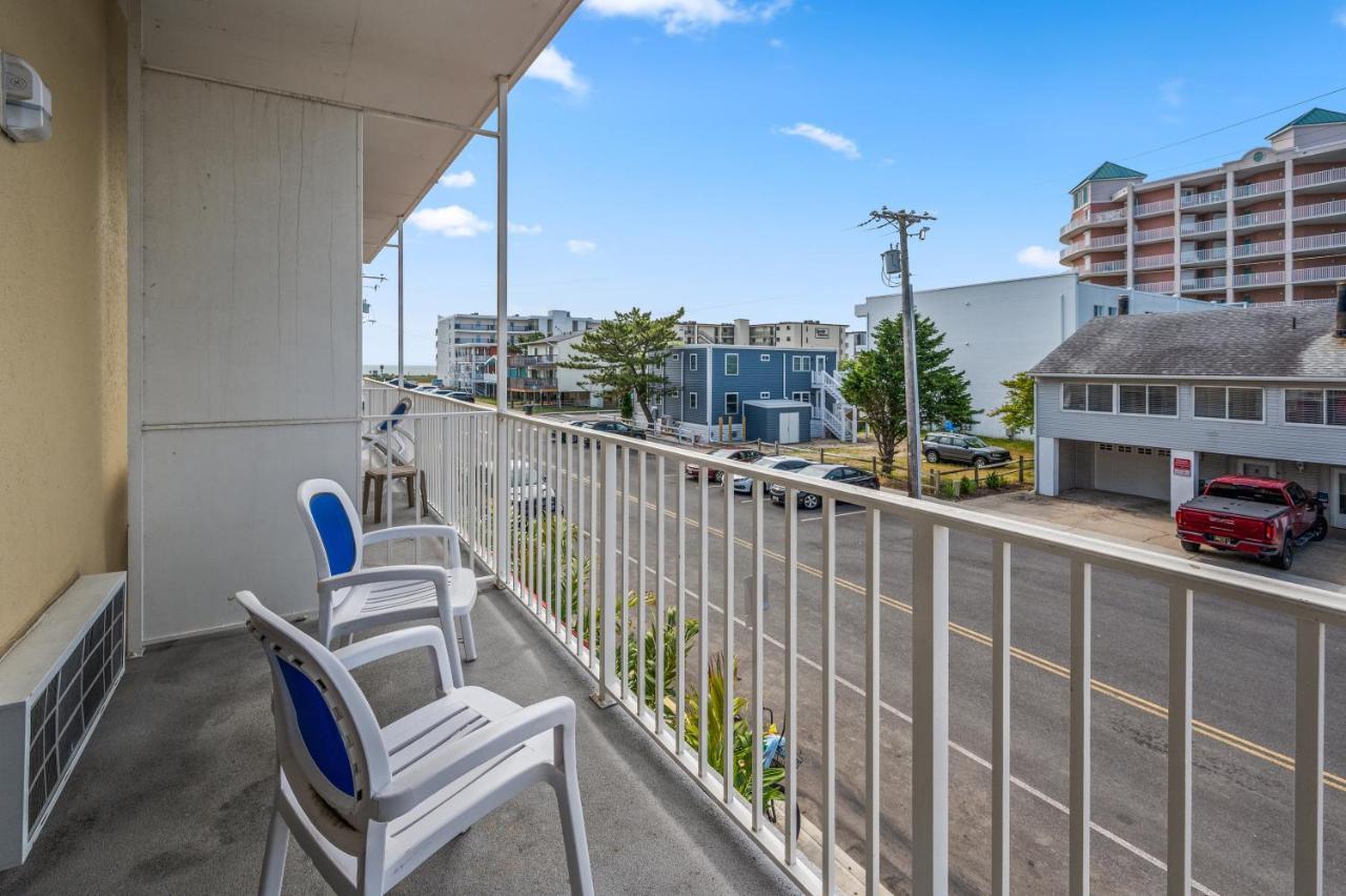 Queen Suite Two Queen Beds Street View No Pets Allowed