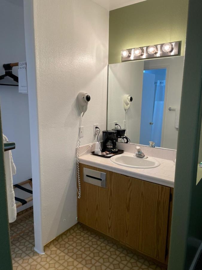 Standard Queen Room,1297298236:JPEG