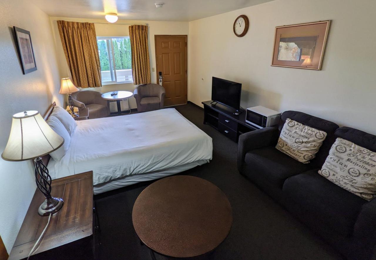Standard Queen Room