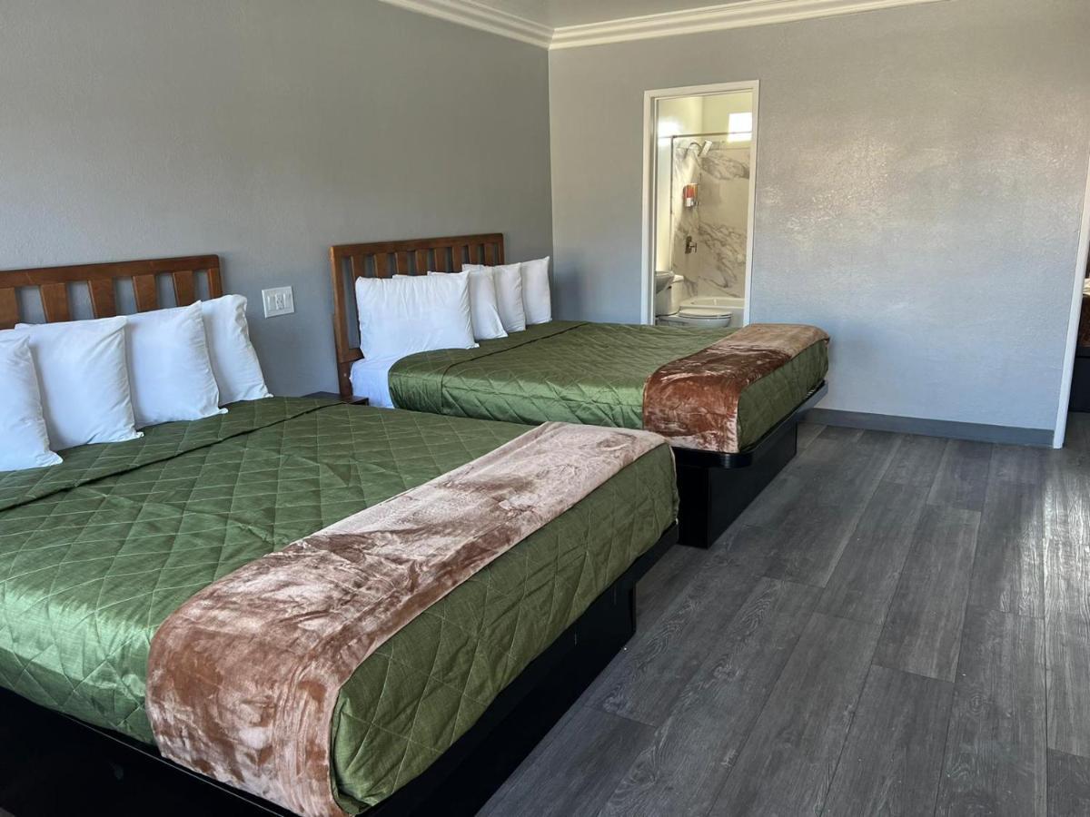 Deluxe Family Room,1588576979:JPEG