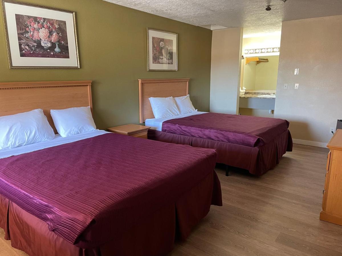 Standard Queen Room