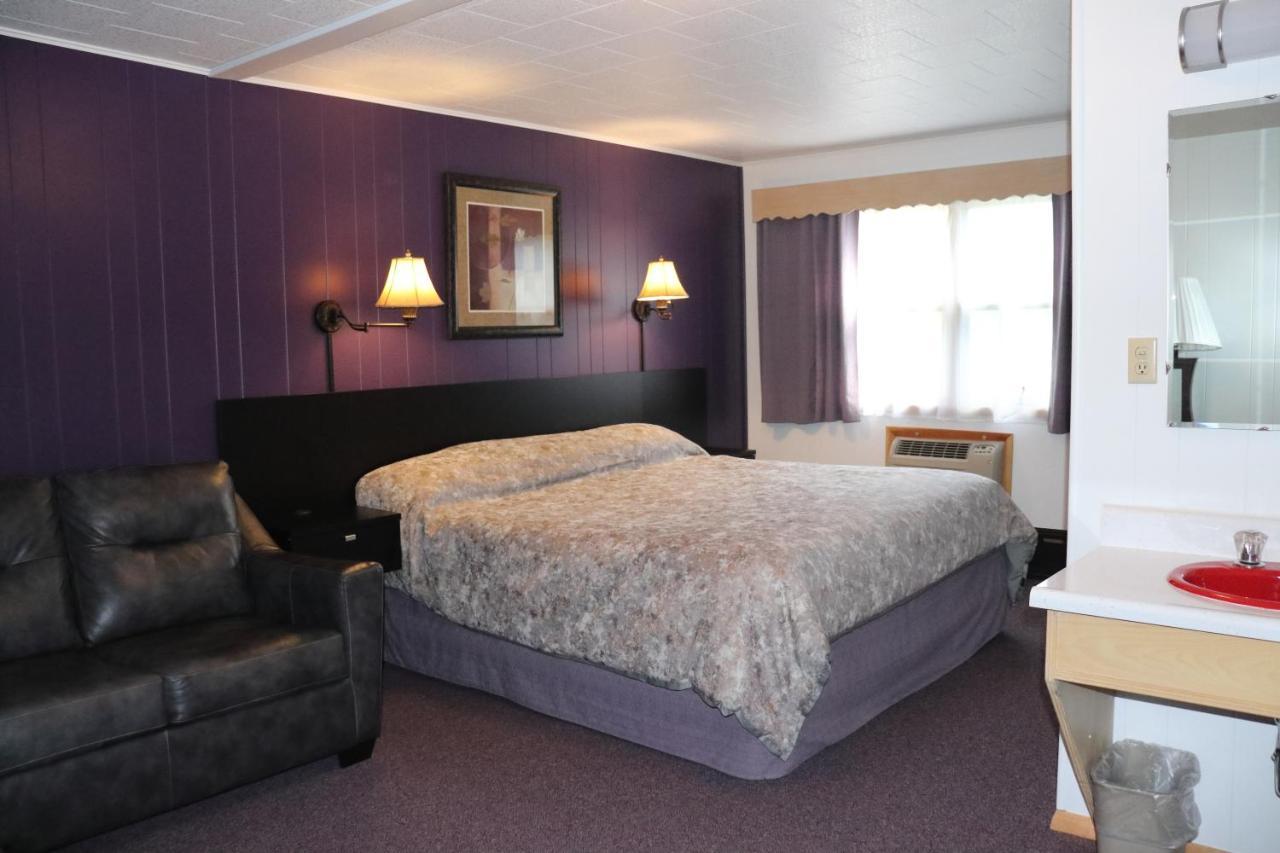 King Studio with Sofa Bed