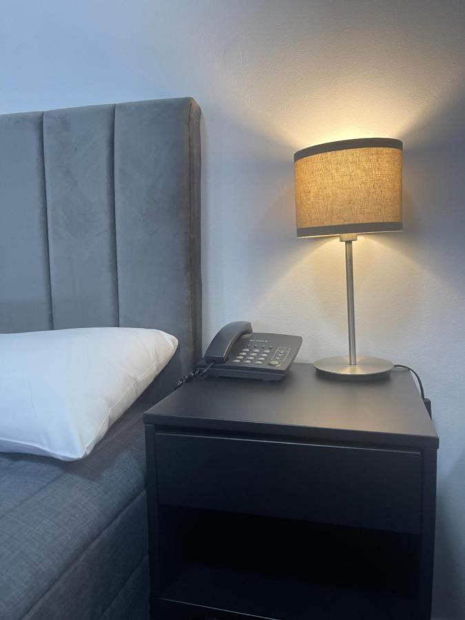 Large Family Room,1320045925:JPEG