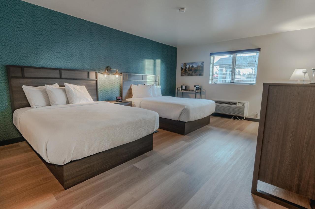 Standard Queen Room Two Queen Beds
