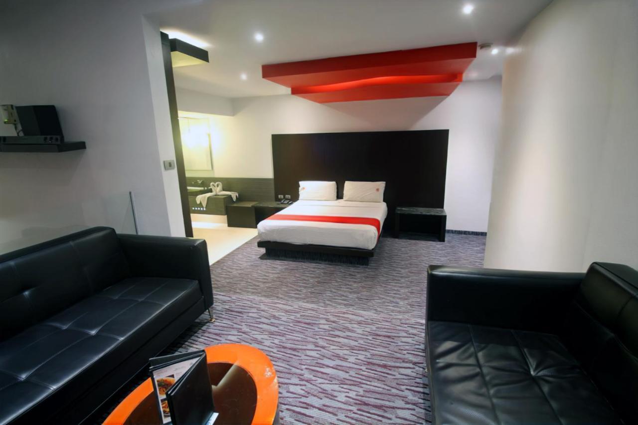 Suite with Private Pool,1348473149:JPEG