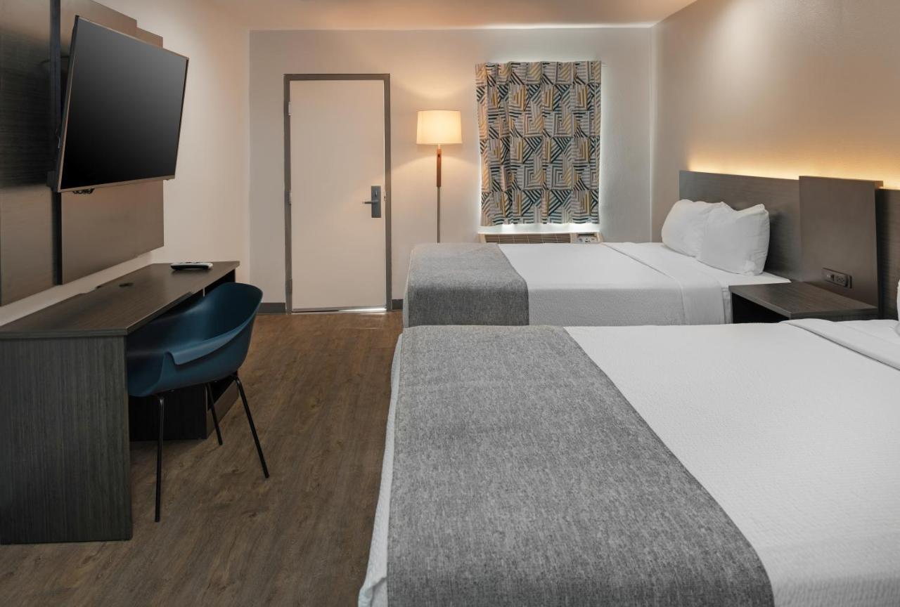 Queen Room with Two Queen Beds,1356568541:JPEG