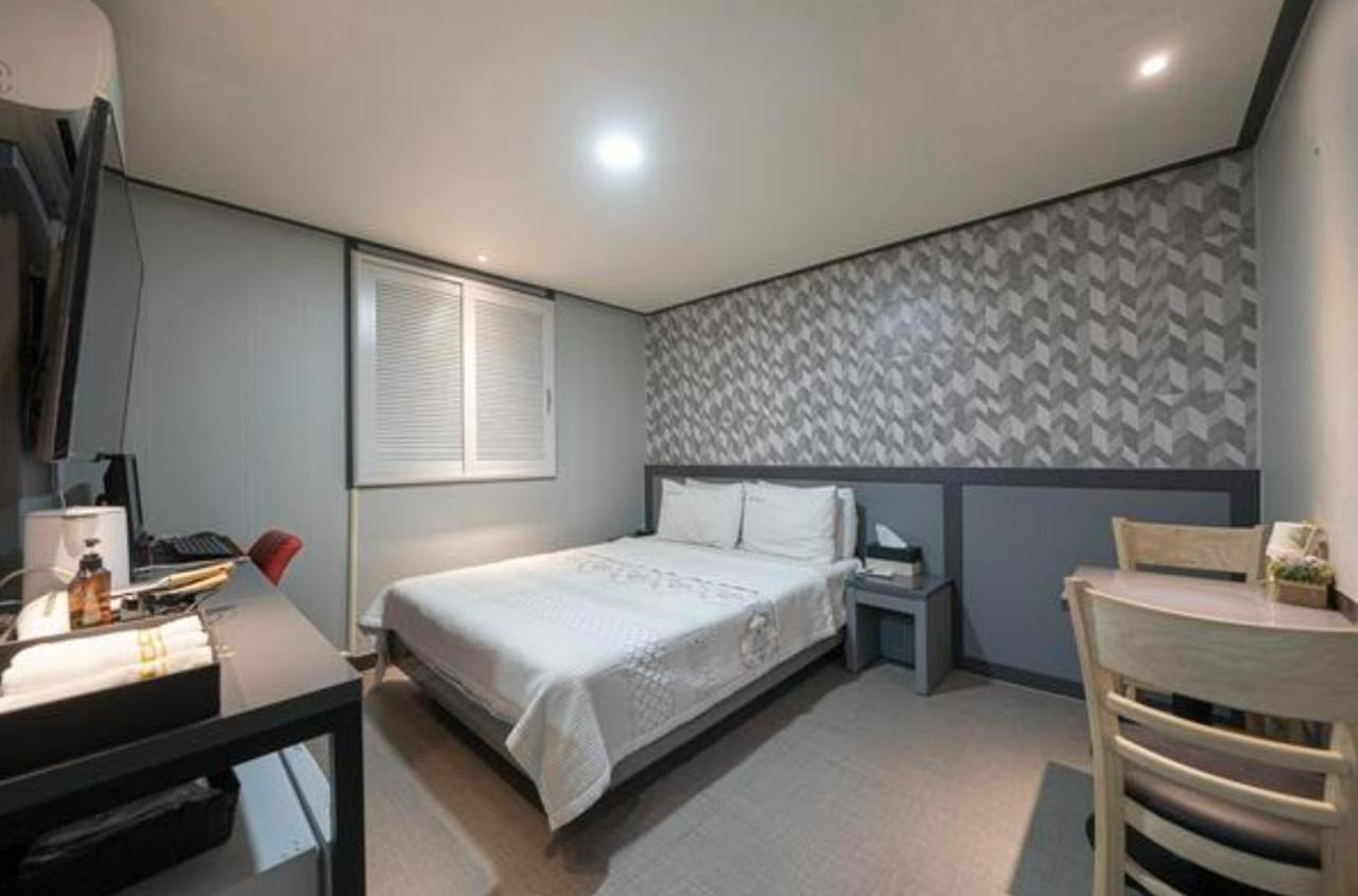 Double Room,1357778654:JPEG