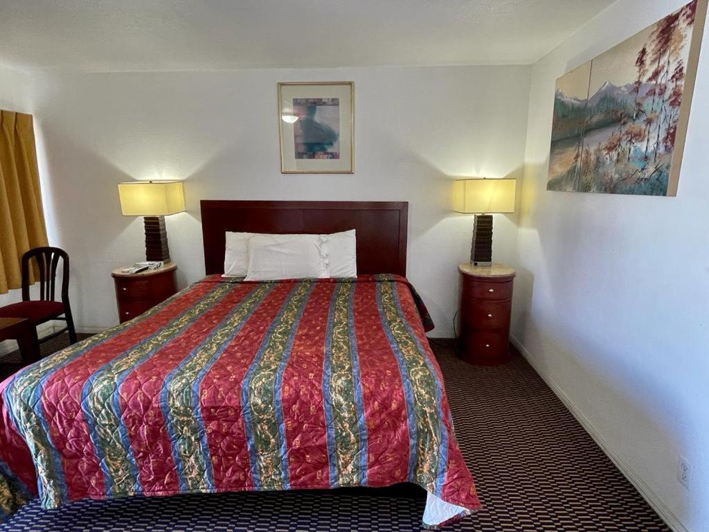 Queen Room,1371220679:JPEG