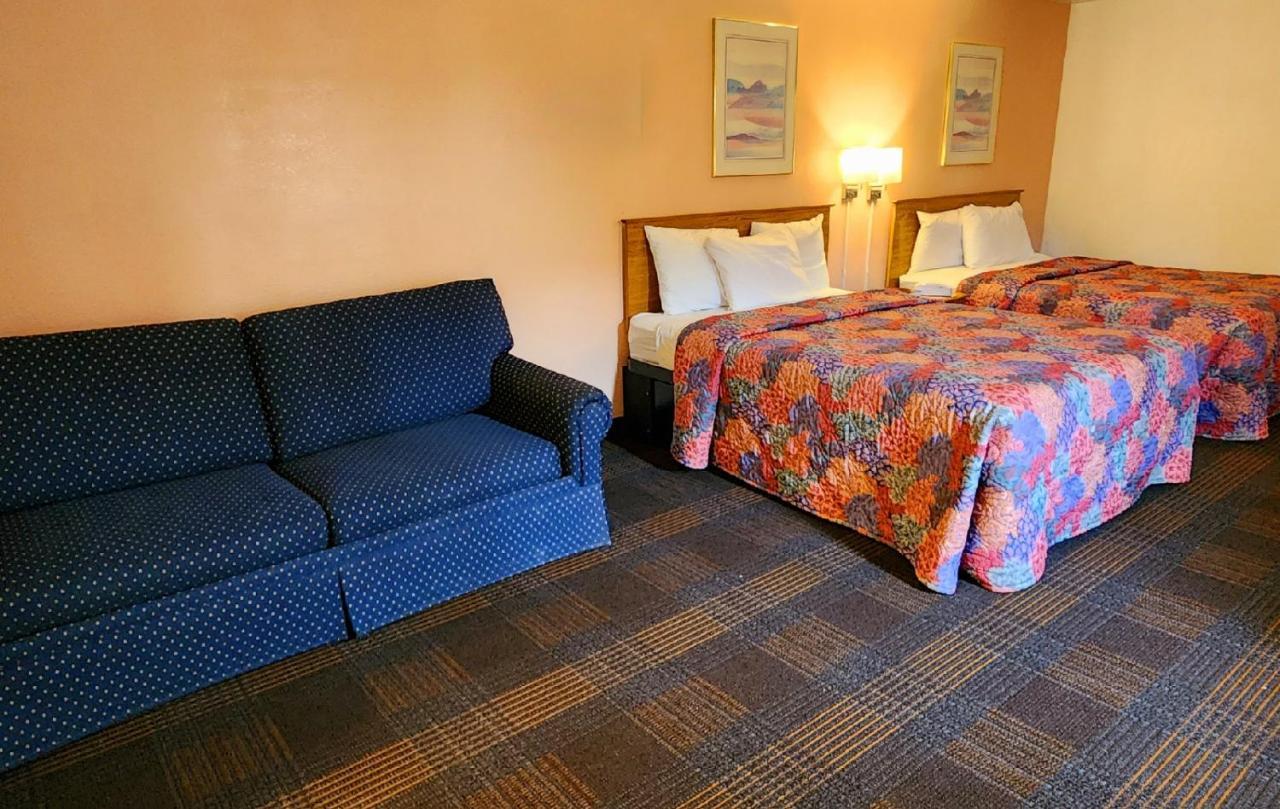 Queen Suite Two Queen Beds,1397898596:JPEG